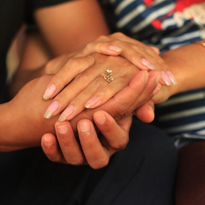 ichristian-hands-6700886_1920